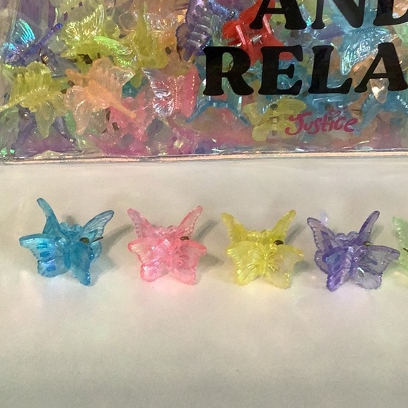 Justice Clear Cosmetic Bag with Assorted Colorful Butterfly Clips - Picture 2 of 4